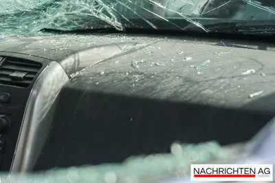 Dramatischer Unfall in Kematen: Sekundenschlaf führt zu Frontalcrash!