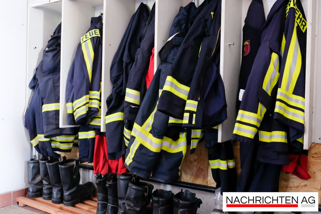 Im städtischen Kindergarten Voitsberg sorgte die Feuerwehr für die sichere Rettung eines Bienenschwarms am 31. Mai 2025.