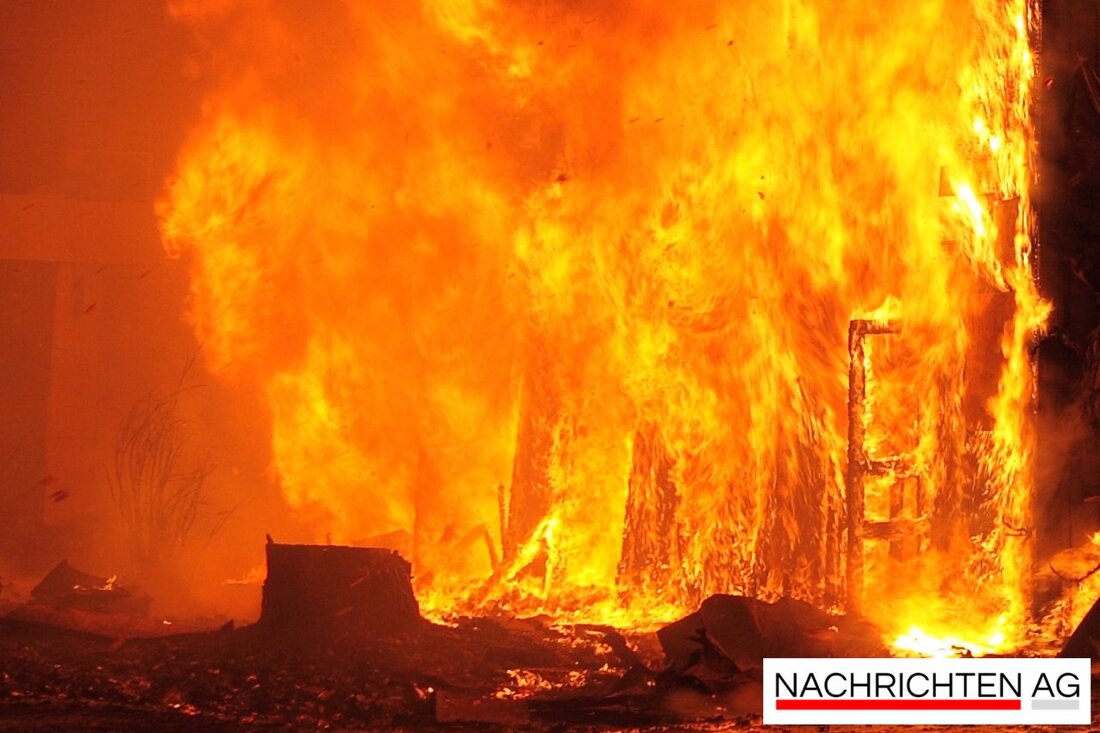 Amstetten: Feuerwehr verhindert Großbrand in Haag, 90 Einsatzkräfte retteten schnell die Lage im Rohbau. Keine Verletzten.