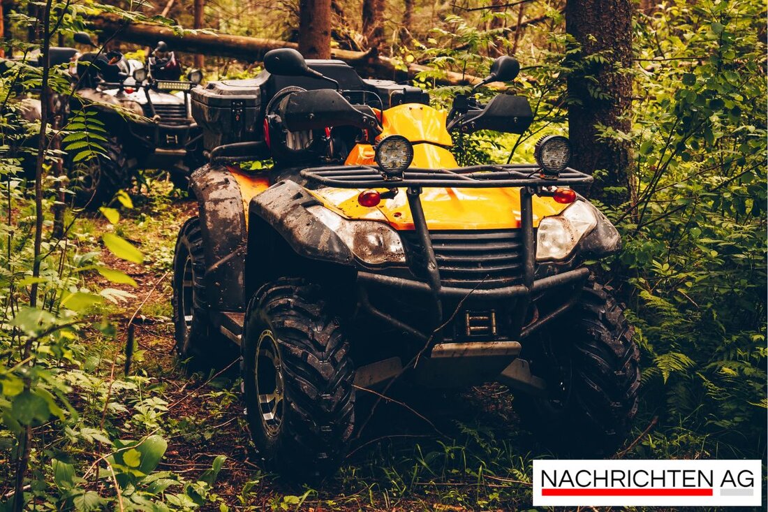 Rettungshubschrauber Christophorus 12 transportiert verletzte Quadfahrer nach Unfall in Hirschegg, Bezirk Voitsberg.