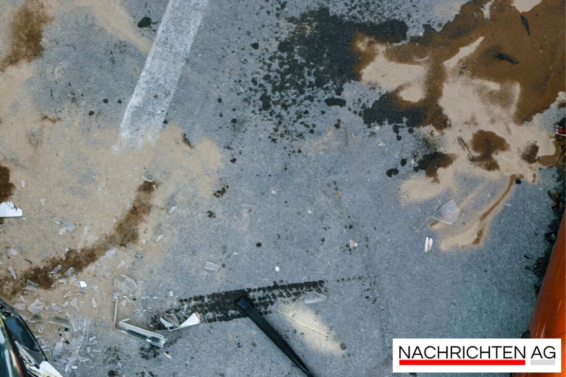 Zwei Personen wurden bei einem Verkehrsunfall auf der B311 in Saalfelden leicht verletzt. Die Ursache bleibt unklar.